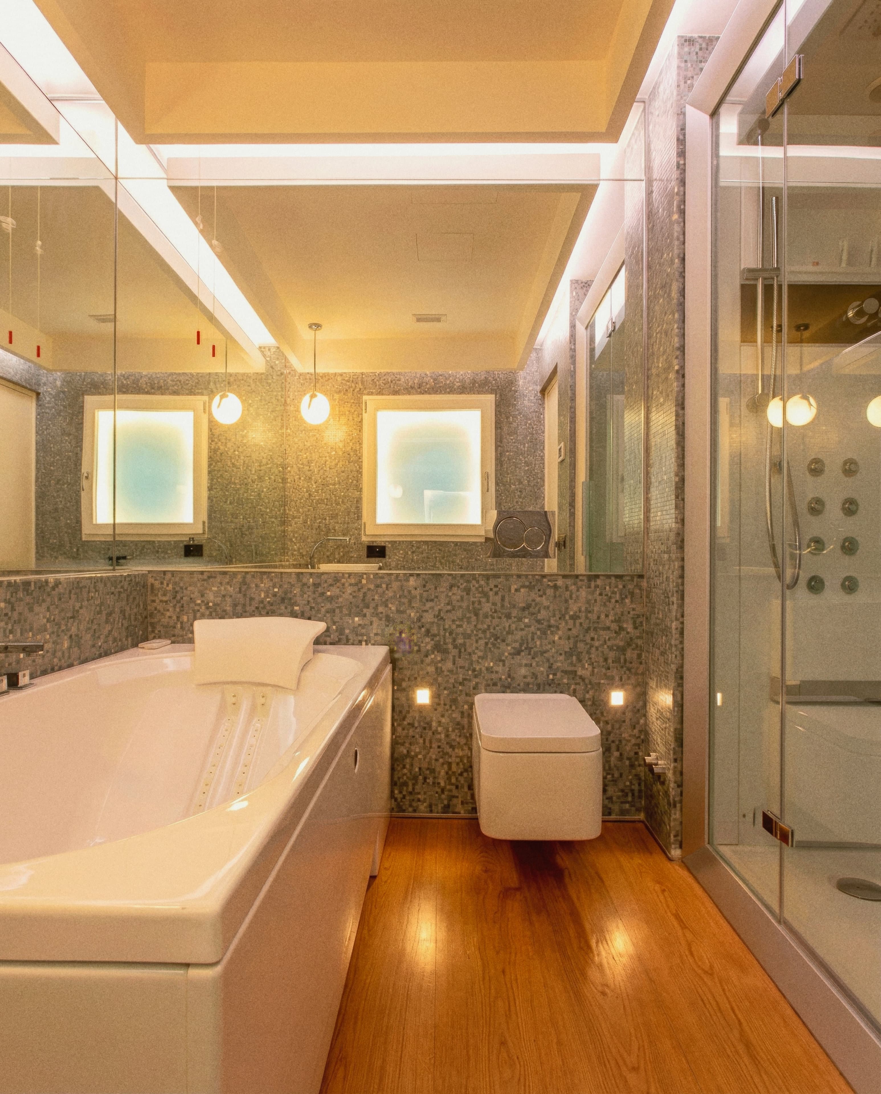 IMA Cavour bathroom with jacuzzi